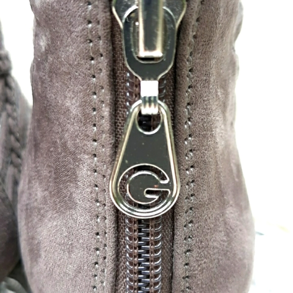 EUC GUESS HEELED SANDALS - Picture 4 of 9